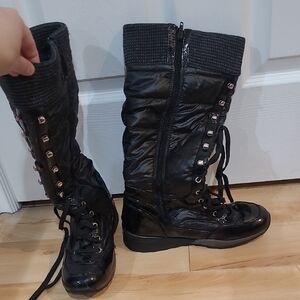 Cougar Tasty Women's Fits Like A 6 Black Winter Boots with Lace-Up Design